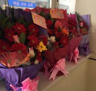 花送雷鋒手，情暖雷鋒心——“萬朵鮮花送雷鋒”活動溫暖落幕
